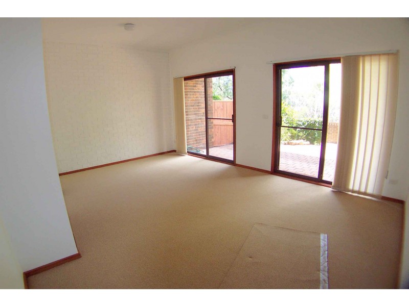 9 Rowe Place, Phillip ACT 2606