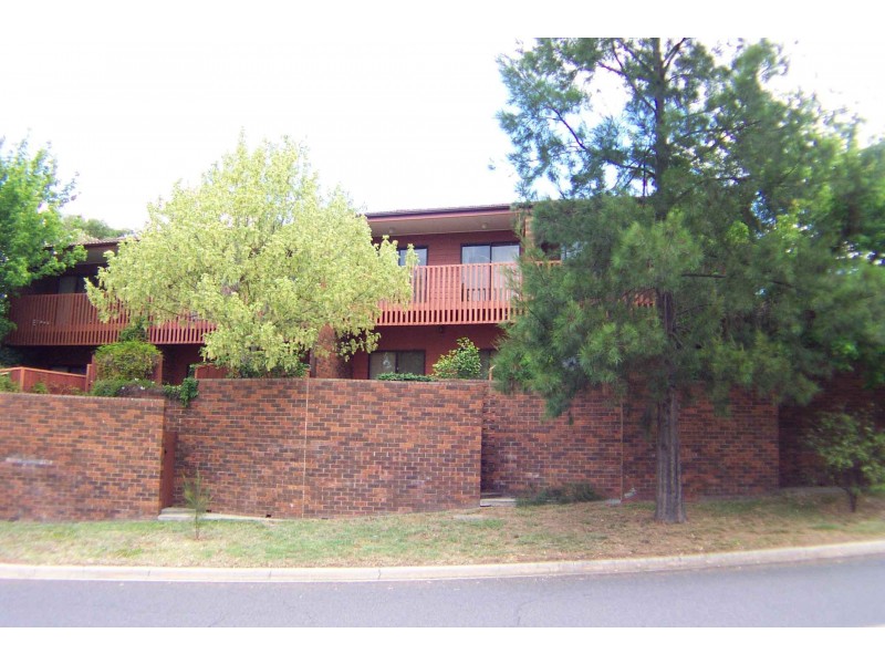 9 Rowe Place, Phillip ACT 2606