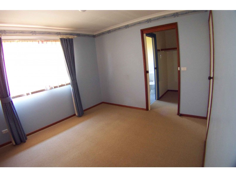 9 Rowe Place, Phillip ACT 2606