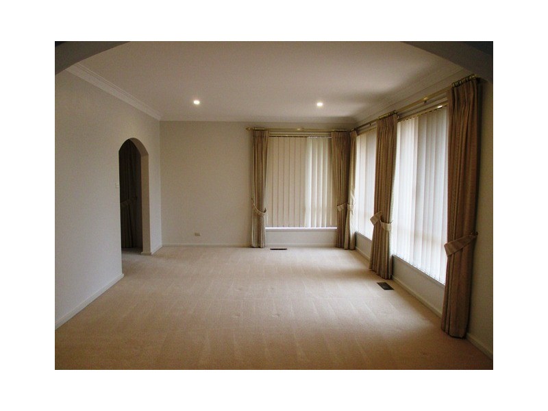 6 Huon Place, Lyons ACT 2606