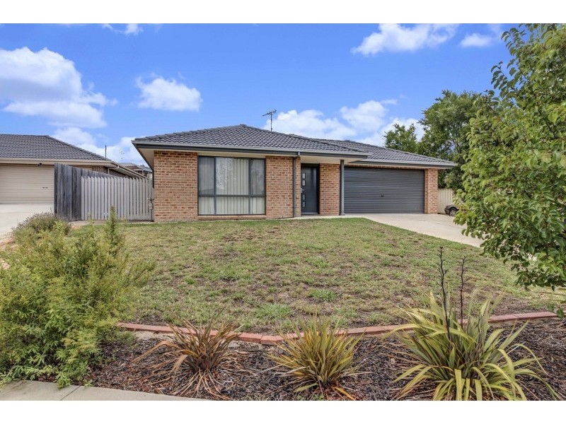 15 Nicholls Drive, Yass NSW 2582