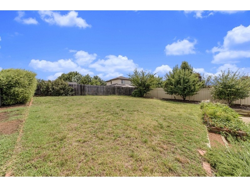 15 Nicholls Drive, Yass NSW 2582