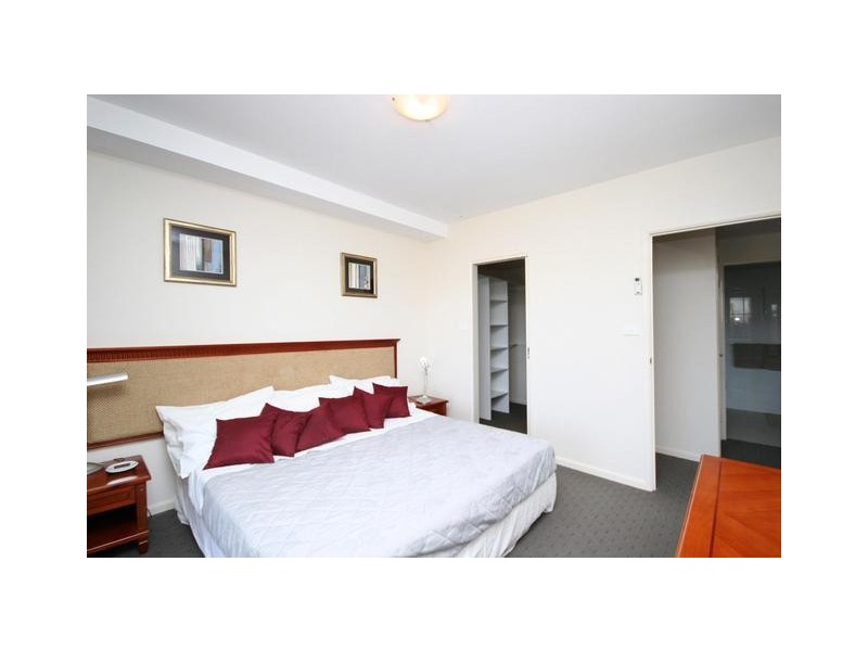 18/2 Eileen Good Street, Greenway ACT 2900