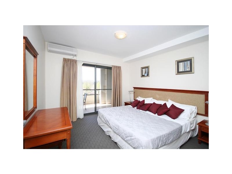 18/2 Eileen Good Street, Greenway ACT 2900