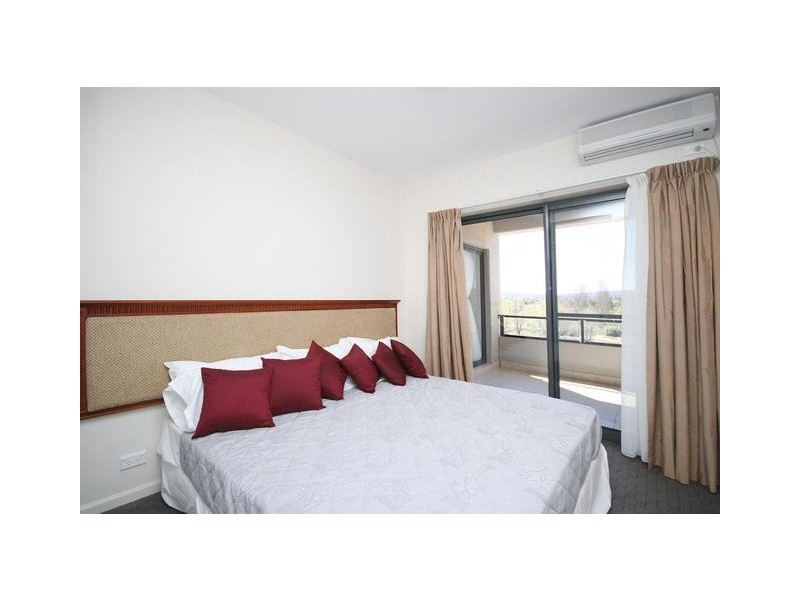 18/2 Eileen Good Street, Greenway ACT 2900
