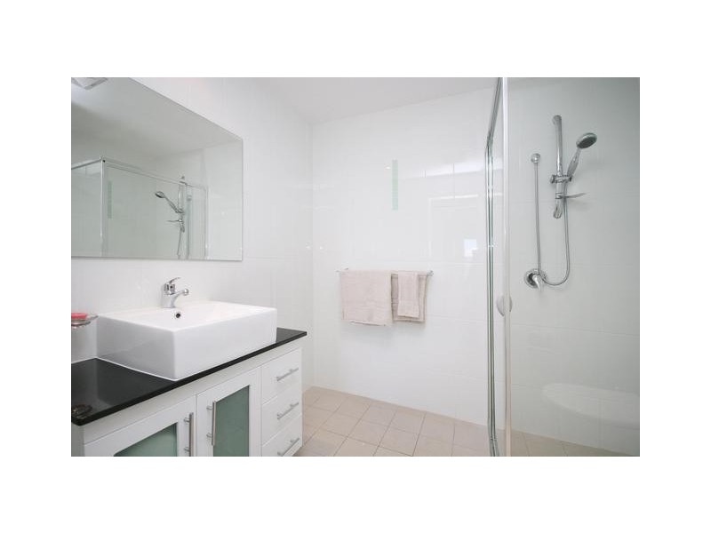 18/2 Eileen Good Street, Greenway ACT 2900