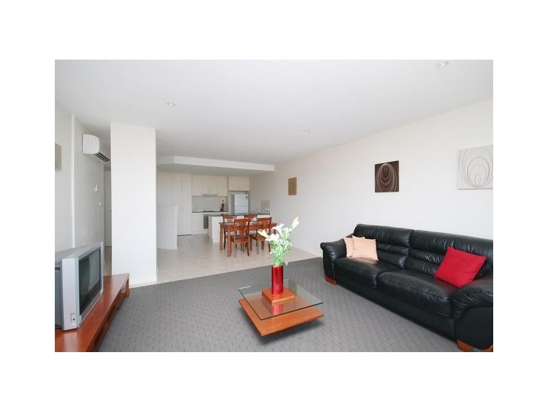 18/2 Eileen Good Street, Greenway ACT 2900