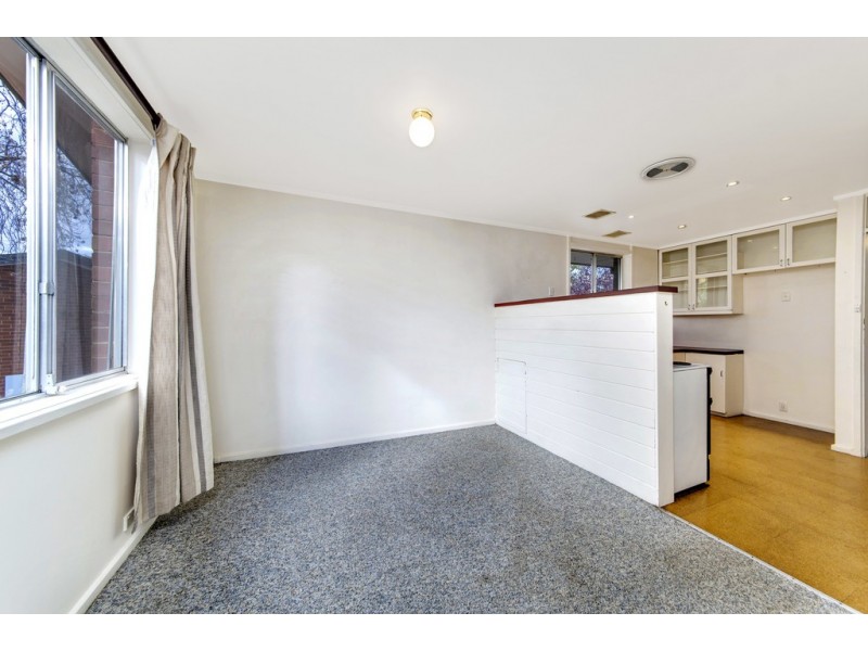 10 Hellyer Street, Holder ACT 2611