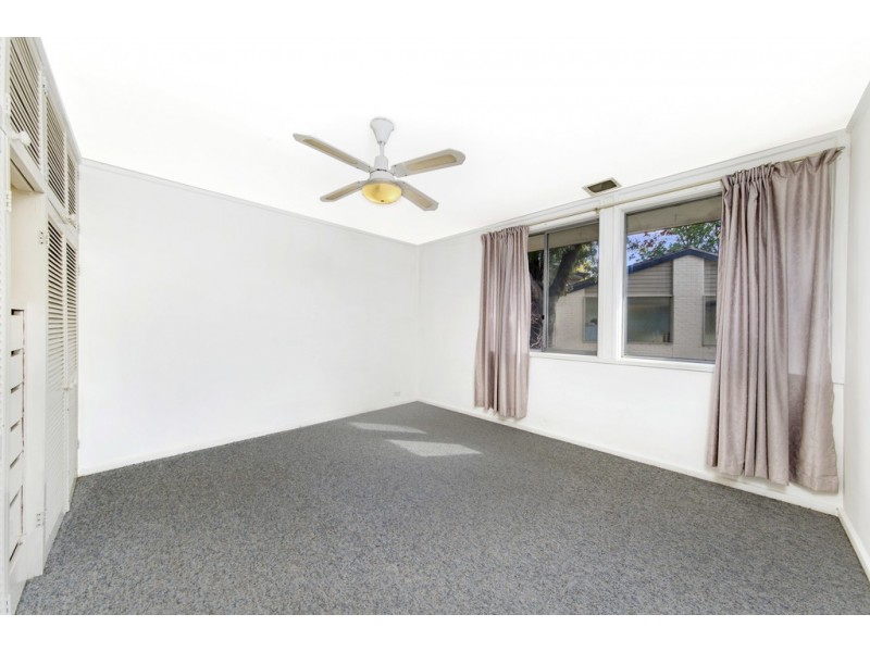 10 Hellyer Street, Holder ACT 2611