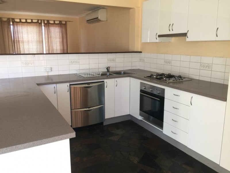 32 Bungendore Rd, Queanbeyan East NSW 2620