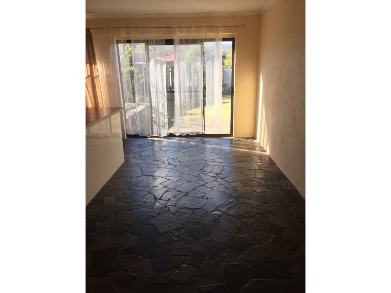 32 Bungendore Rd, Queanbeyan East NSW 2620