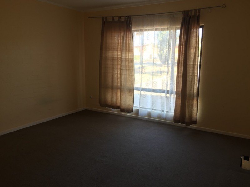 32 Bungendore Rd, Queanbeyan East NSW 2620