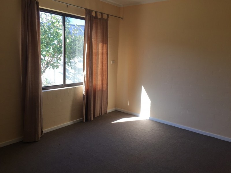 32 Bungendore Rd, Queanbeyan East NSW 2620