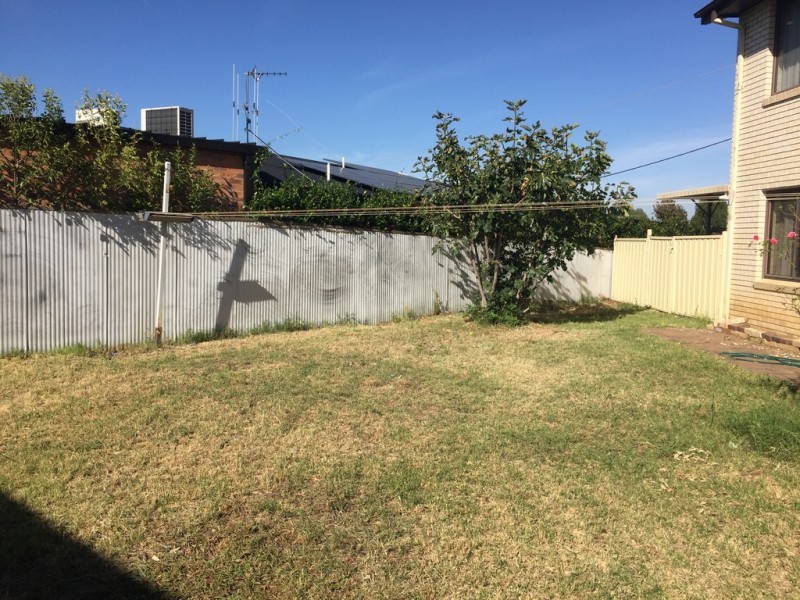 32 Bungendore Rd, Queanbeyan East NSW 2620