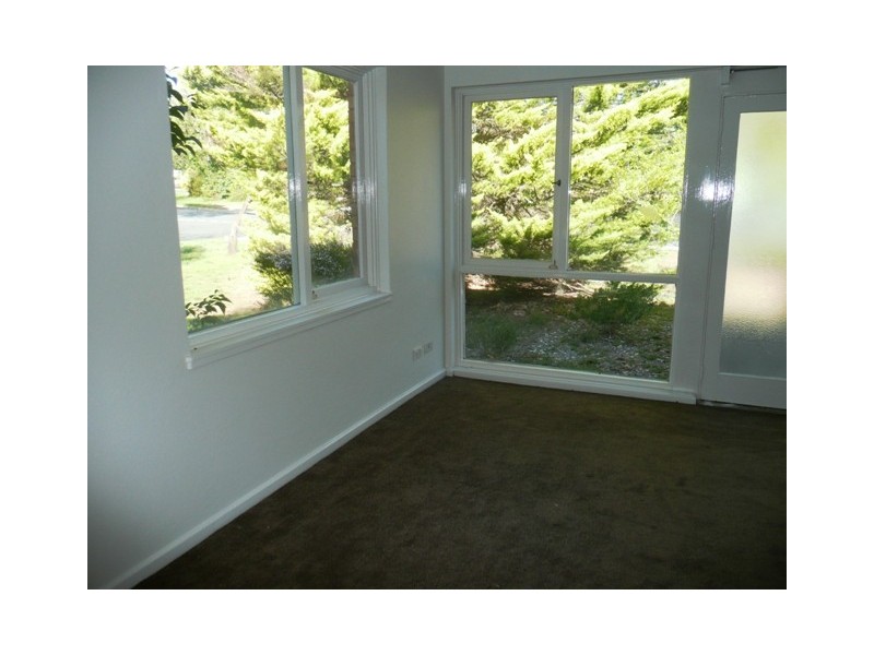33 Irvine Street, Watson ACT 2602