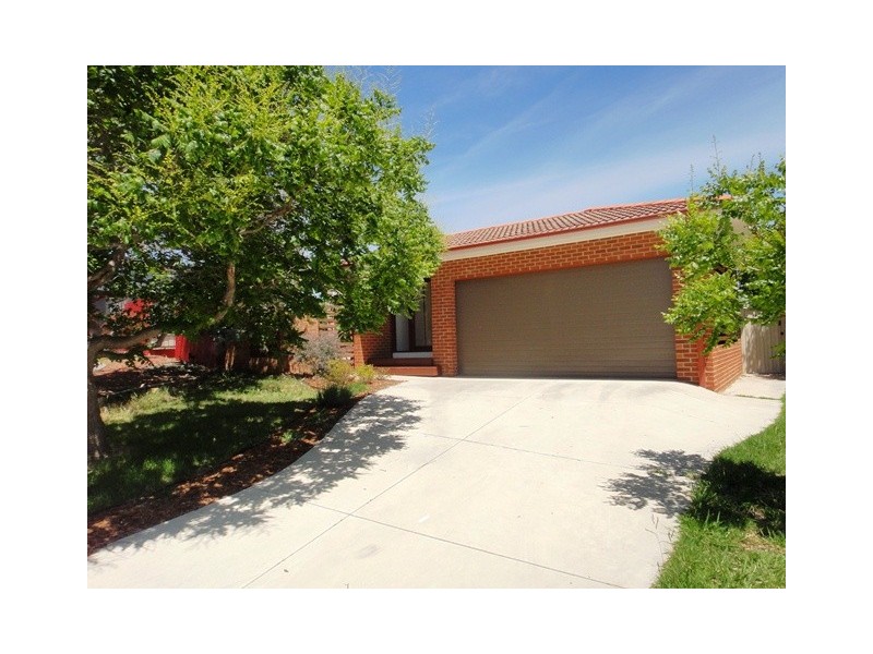 8 Guy Place, Holder ACT 2611