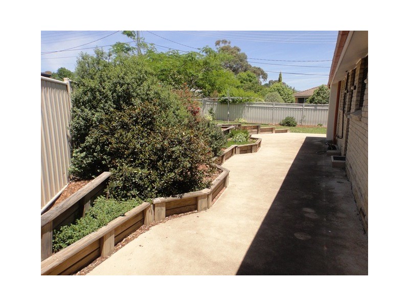 8 Guy Place, Holder ACT 2611