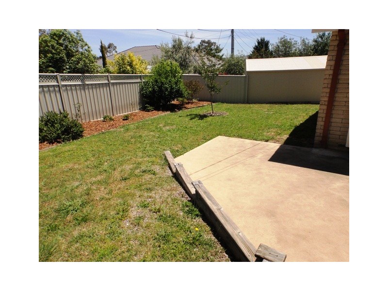 8 Guy Place, Holder ACT 2611