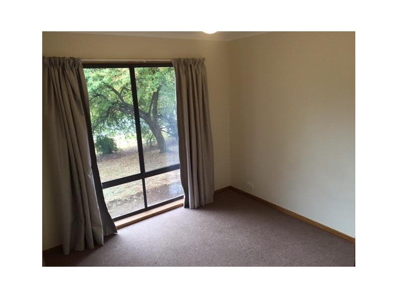 2/1 Bilkurra street, Queanbeyan West NSW 2620