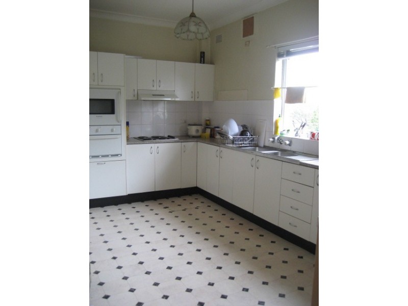 32-34 Hampton Court Road, Carlton NSW 2218