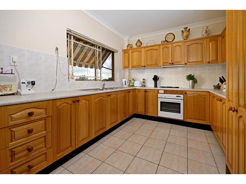 2/15  Salt Pan Road, Peakhurst NSW 2210