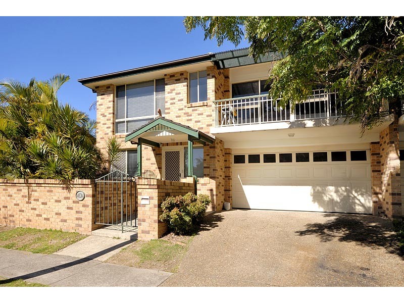 2 Seaview Street, Cronulla NSW 2230