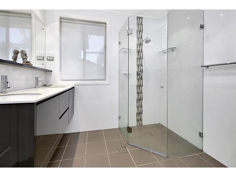 2 Seaview Street, Cronulla NSW 2230