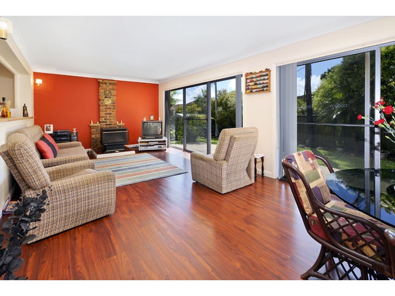 6 Vista Heights Rd, Miranda NSW 2228