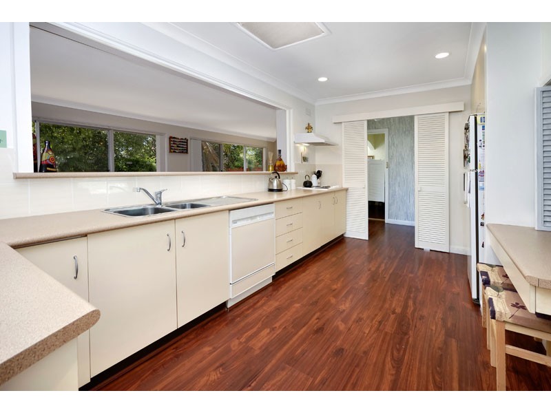 6 Vista Heights Rd, Miranda NSW 2228