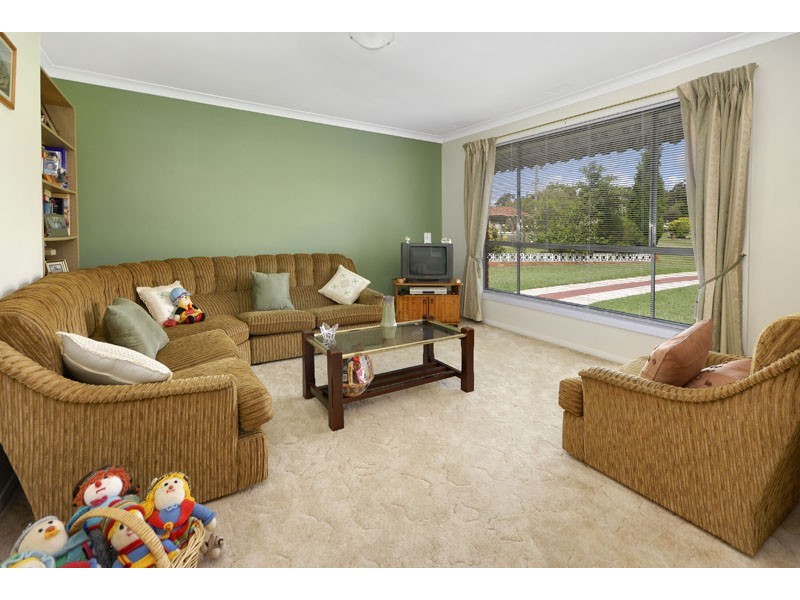 6 Vista Heights Rd, Miranda NSW 2228