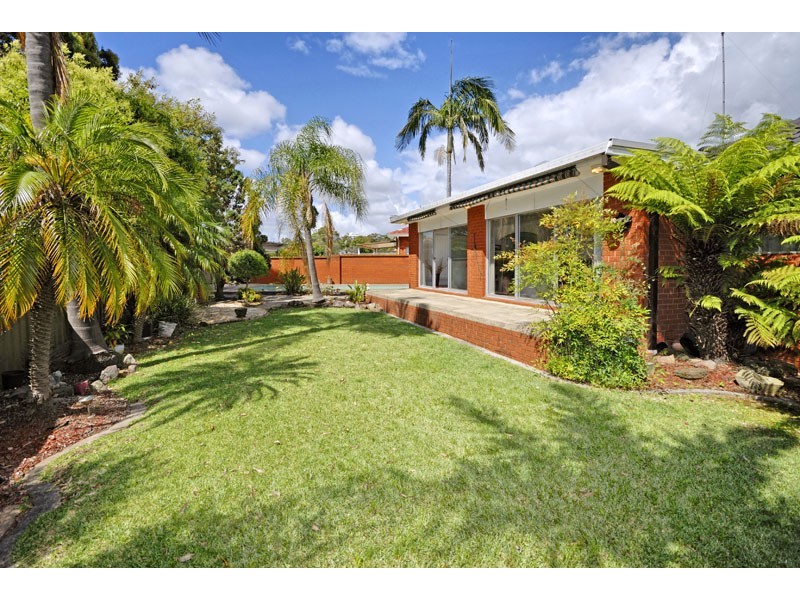 6 Vista Heights Rd, Miranda NSW 2228