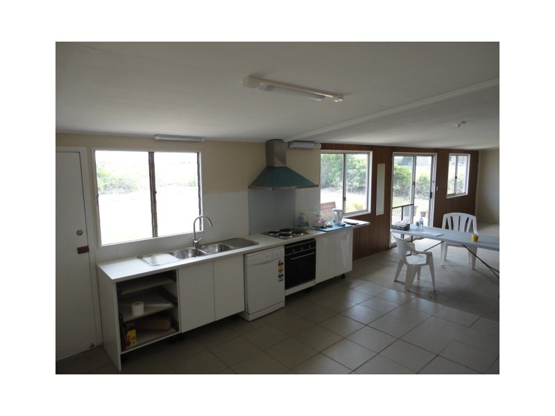 8 CABBAGE TREE POINT ROAD, Steiglitz QLD 4207