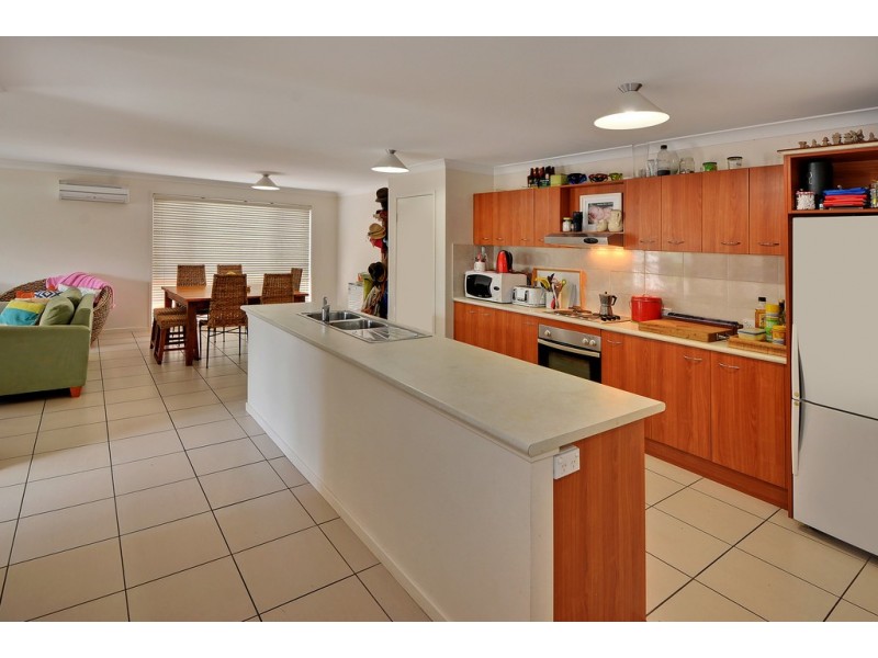 Unit 2 15 Liekefett Way, Little Mountain QLD 4551