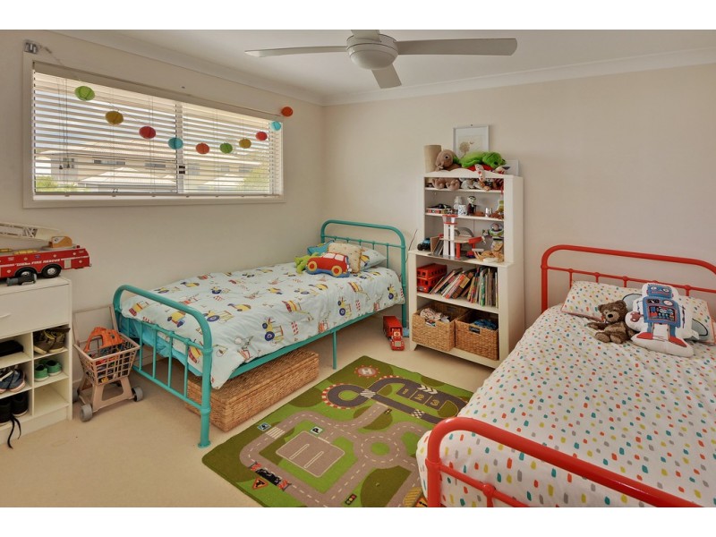 Unit 2 15 Liekefett Way, Little Mountain QLD 4551