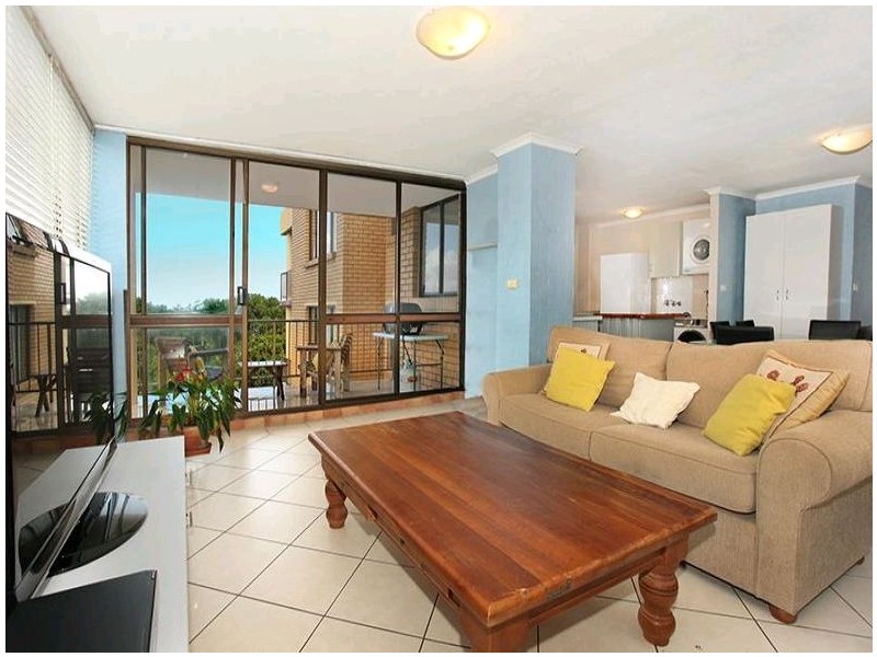 Unit 4, 19 Esplanade Bulcock Beach, Caloundra QLD 4551