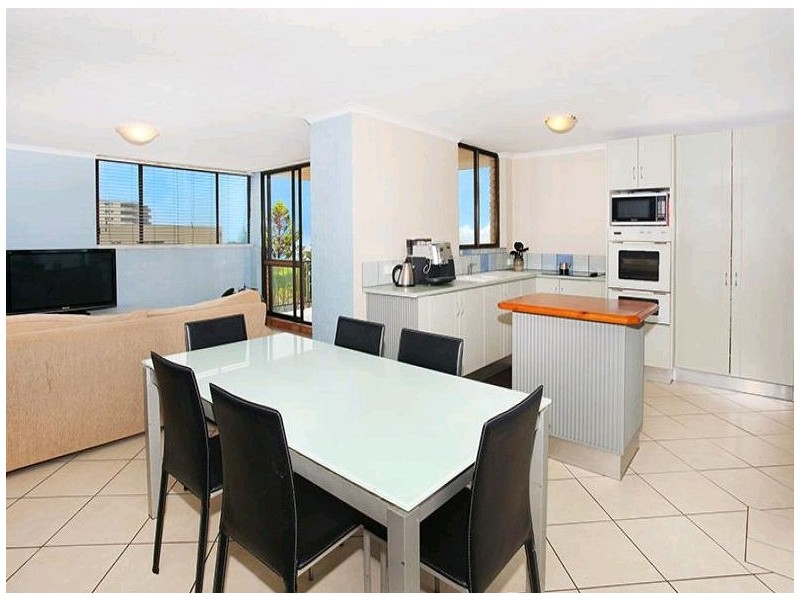 Unit 4, 19 Esplanade Bulcock Beach, Caloundra QLD 4551