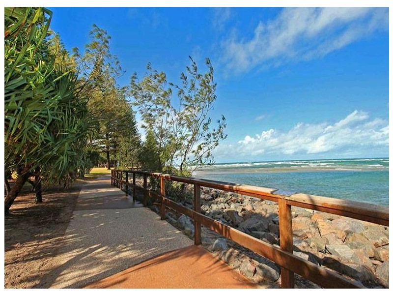 Unit 4, 19 Esplanade Bulcock Beach, Caloundra QLD 4551