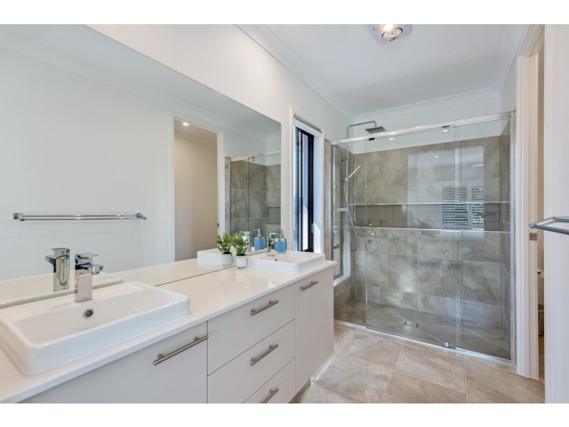 5 Kuthar Street, Pelican Waters QLD 4551