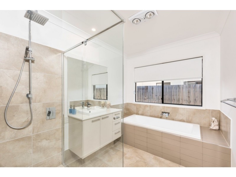 5 Kuthar Street, Pelican Waters QLD 4551