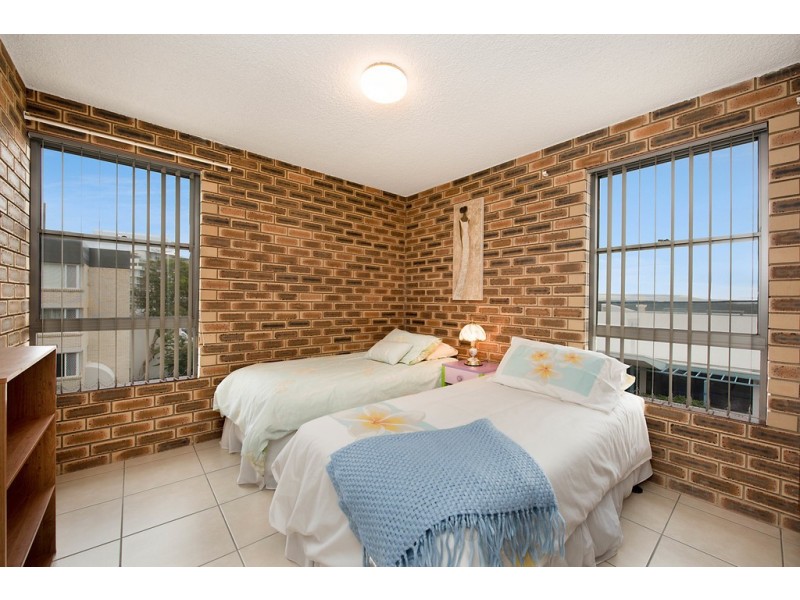 Unit 2 ‘High Five’, 16 Dingle Avenue, Kings Beach QLD 4551