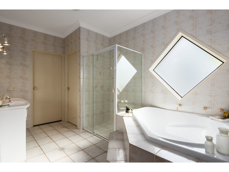 17 Glenwood Place, Twin Waters QLD 4564