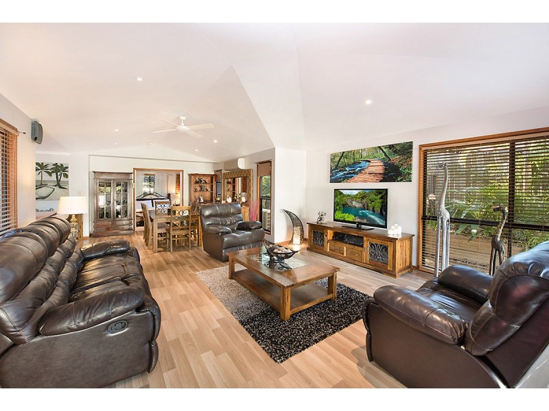 11 Greenhaven Close, Burnside QLD 4560