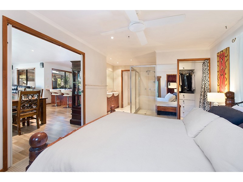 11 Greenhaven Close, Burnside QLD 4560