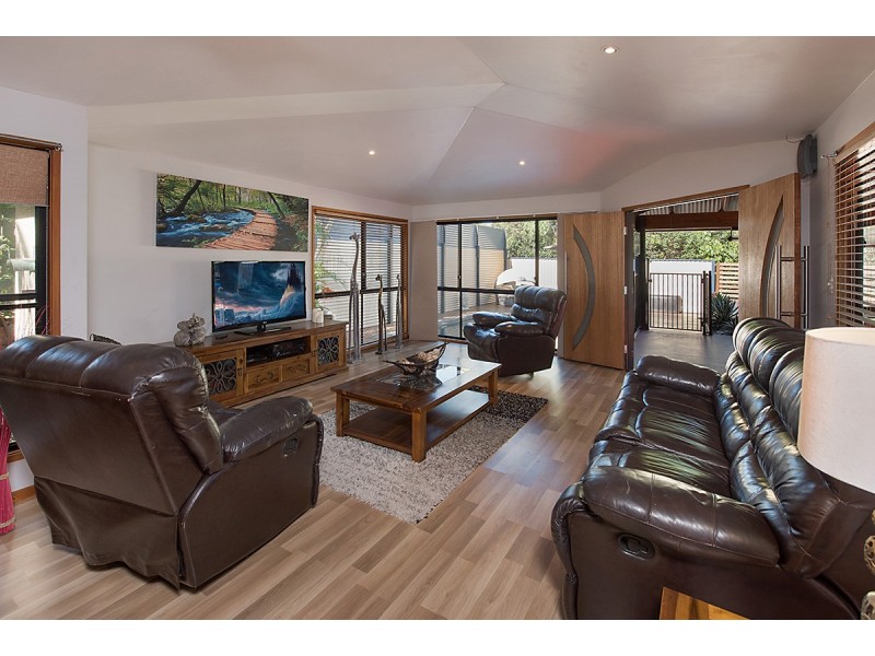 11 Greenhaven Close, Burnside QLD 4560