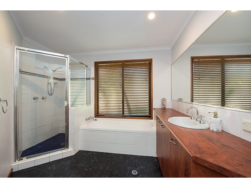 11 Greenhaven Close, Burnside QLD 4560