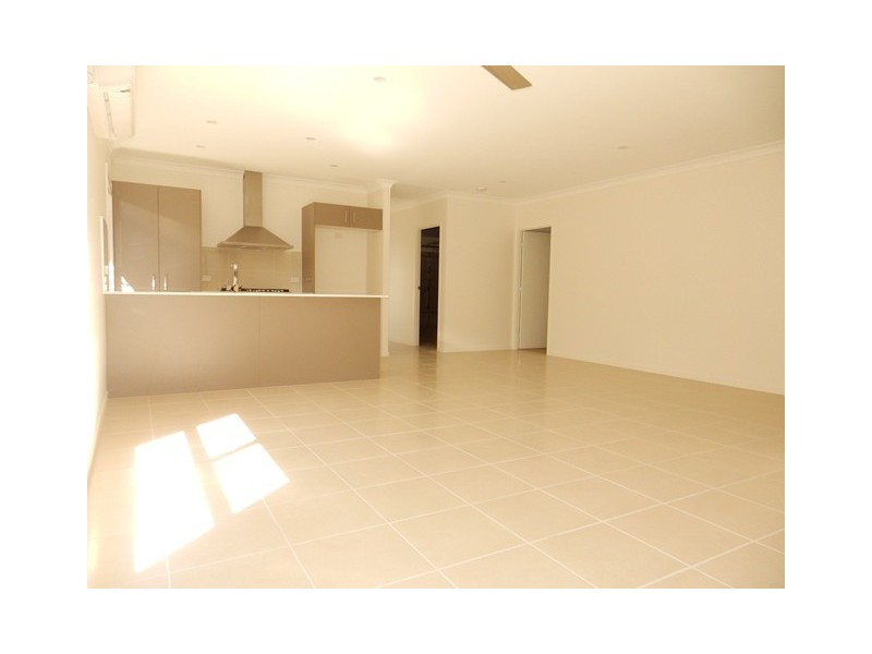 8 Jasper Street, Caloundra West QLD 4551