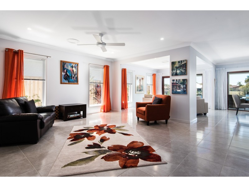 17 Waterway Drive, Birtinya QLD 4575