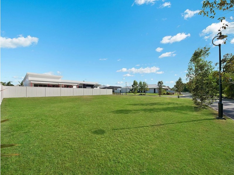 1 Leonie Court, Pelican Waters QLD 4551