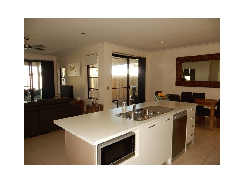 6 Robur Crescent, Mountain Creek QLD 4557