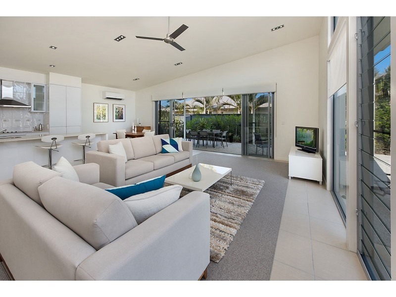 4 Landsdowne Street, Pelican Waters QLD 4551